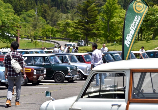 会場風景第6回クラシックミニ・七ヶ宿パークミーティング