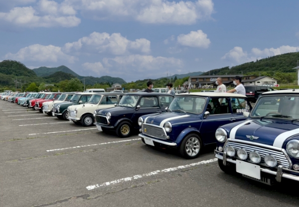 会場風景第6回クラシックミニ・七ヶ宿パークミーティング